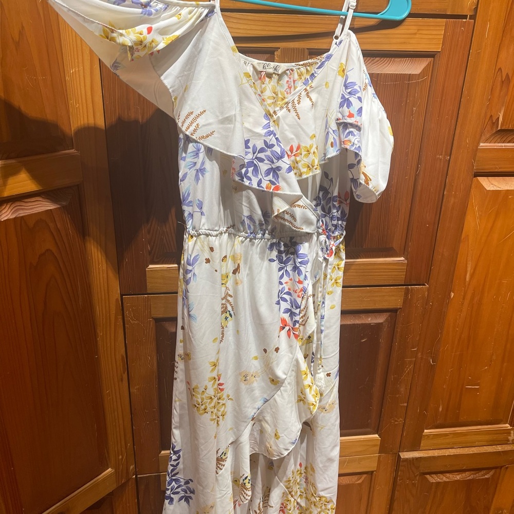 White floral high low dress size medium